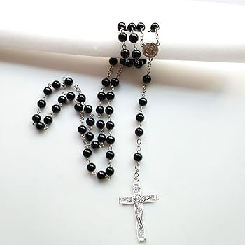 ロザリオ　黒のビーズ付き十字架ネックレス Amazon.co.jp: 黒ビーズロザリオカトリックネックレス金属用